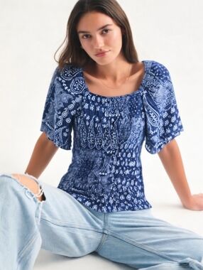 NWT Maurices Blue Paisley Smocked Top - Short Lined Balloon Sleeves
